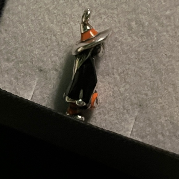 BOO!!! Adorable enamel james avery Halloween witch charm - Picture 4 of 6